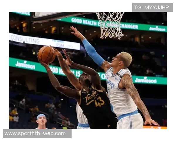 火箭队攻防表现强劲但媒体评价却显平淡引发球迷热议 火箭队攻防表现强劲但媒体评价却显平淡引发球迷热议