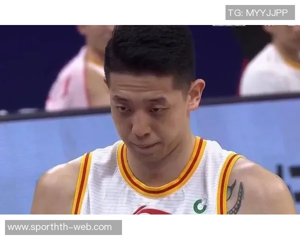 马卢阿奇精彩顺下空接暴扣成功打入本场首分展现出色表现 马卢阿奇精彩顺下空接暴扣成功打入本场首分展现出色表现